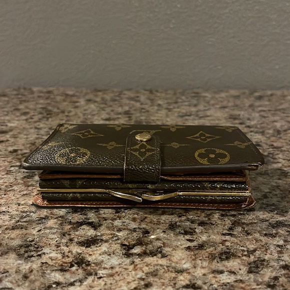 Authentic LV Wallet - Picture 3 of 11